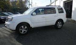 Internet Special on this healthy Vehicle.. This great EX-L is the terrific-looking SUV you've been hunting for! All Around hero!! Gets Great Gas Mileage: 22 MPG Hwy!! This 2011 Honda Pilot EX-L has less than 30k miles* Priced below NADA Retail!!! Rack up