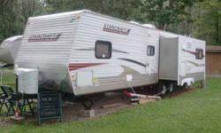 2011 Starcraft Autumn Ridge Proven to be fully self contained and does have everything within for a complete home comfort This RV has never been taken on the road 33 feet in total length, the Autumn Ridge does accommodate up to 8 occupants comfortably