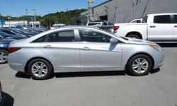 To learn more about the vehicle, please follow this link:
http://used-auto-4-sale.com/108681080.html
Climb inside the 2013 Hyundai Sonata! Demonstrating that economical transportation does not require the sacrifice of comfort or safety! This 4 door, 5