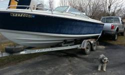 Call Boat Owner Nik 817-948-3642. Engine Rebuilt in 2011. Boat Lying in NY 14901.Ok, this is my 86 Four Winns 210 Santara. It is a 21' open bow and is
essentially the
same thing as a Liberator, just with an open bow instead of the cuddy.
I bought this