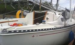 For more details visit: http://www.BoatsFSBO.com/97452 Please contact boat owner Tricia at 917-716-3040. Good condition, motor low hours, new jib, great day sailor.