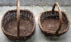 SQUARE WICKER BASKETS W/HANDLES......1.) 16" X 16" X 6".........2.) 14.5" X 13.5" X 6"
GREAT FOR VEGETABLE CRUDITE, FLORAL ARRANGEMENTS, PARTY CUTLERY & NAPKINS OR WHAT HAVE YOU!
#1.) $18.00 ...#2.) $15.00 OR BOTH FOR $30.00.
PLEASE LEAVE PHONE # AND