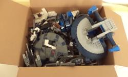 4 POUNDS OF STAR WARS LEGOS MIXED LOT NO MINIFIGS.THIS IS A MIXED LOT OF LEGO STAR WARS WITH NO MINI FIGURES OR WEAPONS..ALL IN EXCELLENT CLEAN CONDITION.