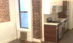 Spacious private room in brownstone apartment available for MAY 15 move-in!
Room is about 12 by 12. There are two tall windows facing out to Putnam and an accent wall of charming exposed brick. The room has a separate private entrance and comes partially