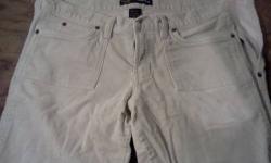 Abercrombie & fitch Corderoys Capri Jeans
size 6
98% cotton
2% spandex
s/h $6.95
paypal address is differ from email address
