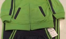 Hi,
I am selling this brand new Adidas green/grey athletic set. Size 18M
Never worn!