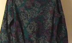For sale is one (1) used, but not abused, Alfred Dunner Floral Top. It's a nice weighted pull-over garment that has a thin "sweatshirt feel" and is suitable for those chilly Fall days ahead. This is a Small.
IT IS NOT A BUTTON DOWN, NOR DO THE POCKETS