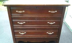 ANTIQUE 3 DRAWER DRESSER - 125.00
There is NO KEY.
Told it was made between 1871-1900
Has was is called Knapp joints.
I believe all original except for new handles.
Dresser has only been polyurethaned.
Dresser measures: 36" long - 18" wide - 31" high
Top