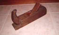 ANTIQUE CARPENTERS PLANE VERY OLD
ALL WOOD CONSTRUCTION INCLUDES ONE CUTTING BLADE THAT IS SHARP.
COULD BE LATE 1700?S OR EARLY 1800?S
ON FRONT FACE BELOW HANDLE ?1 Â¾? IS STAMPED IN THE WOOD
IN VERY GOOD WORKING CONDITION.
STAMPED ON BACK PLATE OF BLADE