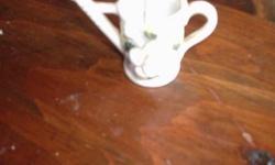 ANTIQUE MINIATURE CERAMIC PITCHER WITH FLORAL WORK ON SIDE
MADE IN JAPAN
CONDITION: VERY GOOD
SIZE: 3 Â½? X 2 ?
SHIPPING WEIGHT: 3 LBS