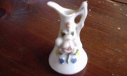 ANTIQUE MINIATURE GOLD PAINTED CERAMIC PITCHER
CONDITION: VERY GOOD
SIZE: 3 1/8? X 1 Â¼? X 1 Â½?
SHIPPING WEIGHT: 3 LBS