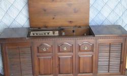Antique Stereo 1960's Fisher Futura Tube Console
Model# F-5593
Has been tested- works great!
$300