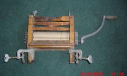 OK, This is a vintage clothes hand washer winger, it is in good condition for it`s age, some marking can still be seen. The winger weights over 15 lbs, the height is 15", the leant is27" with handle on it, the w/is 4", . please look at the pictures as