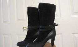 Authentic DEREK LAM Black Leather Suede Heels Boots 39 - US 8.5- UK 6
Almost new! Upper and soles are perfect! A few scuffs on bottom of heels (see picture).
Can be worn folded or not (see pictures). Leather inside. Adjustable strap aroung the leg.
RETAIL