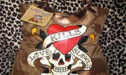 Authentic ED HARDY Purse Bag Tote LOVE KILLS SLOWLY - Brand NEW with TAGS!!
RETAIL $190.00
Size: Large
Material: Leather on handles and around the top of the tote. Body thick nylon.
Fully lined.
Colour: Bronze (Medium brown with shine).
MEASUREMENTS:
H