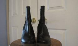 Authentic MONCLER Black Wedge Leather Boots 36 - US 6
Almost new! Impeccable Condition! No signs of wear at all!!
RETAIL for over $900.00!
Color: Black
Material: Leather
Size: 36 Italy (EUR) - US 6
Measurements:
Heels: 4"
$400.00 OBO
Please, contact me if