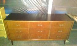 BASSETT FURNITURE WOODEN 9 DRAWER DRESSER
65.00 - firm
Has dovetail jointed dresser drawers.
Dresser is: 63" long - 19" wide - 30" high
Dresser Drawers are: 16 3/8" side to side - 14 3/4" front to back - 5 3/8" deep.
MIRROR IN PIC MAY BE PURCHASED FOR