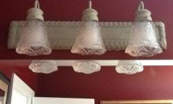 INCLUDES:
1 Bathroom 3-Light Vanity Fixture (25 3/4"L X 4 1/2"H)
FEATURES:
Wall mounted sage hammered finish with alabaster tulip shaped glass & braided & leaf edging
RETAILS IN STORES/ONLINE: $100.00
Looking for Best Reasonable Offer
TERMS:
All