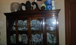 THIS CURIO IS QUITE LARGE AND HAS BEEN IN MY FAMILY OVER 25 YEARS... I HAVE KEPT MY MOST VALUABLE CHINA SET IN THE DISPLAY IN THE FRONT. HAS 3 DRAWERS IN THE MIDDLE AND ONE EACH ON THE SIDES.
LOCAL PICK UP ONLY!!! BE AWARE THAT THIS PIECE OF FURNITURE IS