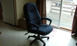 New Blue High Back Office Chair.
Never used.
Purchased for my home office but did not go with decor .
Has height adjustments and tilt adjustments. call number and
Leave message.
Thanks.
