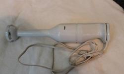 This is a braun hand mixer 150 watt, 120 Volt Hand Held Mixer. We plugged it in and it runs . There are six settings on a timer it is an ivory color
this is used but it runs
You pick up or we can ship to you if your not local.