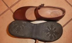 Brown Dansko Mary Janes Size 39
Only work 4 times.