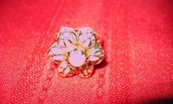 This Is A Pre-Owned Vintage Gold Tone Flower Ring With 6 Pearls Around The Flower Pedals And 1 Pearl In The Middle Of The Flower. Asking Price $25.00
No Check, No Money Order, No PayPal, No Credit Credit, And No Delivery. CASH ONLY! Can Pick-up Item In
