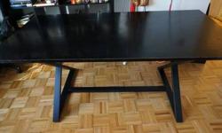 Round dining table with glass top. Good condition. Available for pick up: Columbus Circle area (59th St and 9 Av).