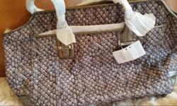 New - Never Used -Original Tag
Snakeprint Canvas Tote
Leather Straps and Trim
Size: 13 x 8 x 18
Original aprice $398.00
Includes Shipping