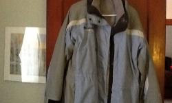 This item is a used ladies Columbia Coat in excellent condition. There
are no rips or tears in this coat. If you like to keep warm than this coat
is for you. This coat is a size Large and I am selling it because I have lost
alot of weight and it is way to