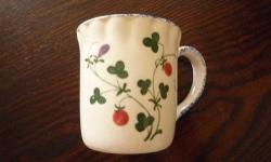 ~~Â 24 oz. Pitcher and 6 MugsÂ ~~
Pitcher MeasuresÂ 6 1/4" high
Mugs Measure 3 1/2" high and 3 1/4" diameter
Seymour Mann's Cote Basque, hand painted pattern.
Features multi-colored fruits on green vines with a sponged blue, ruffled edge.
Back-stamped as