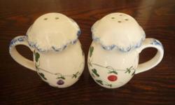 ~~Â Salt & Pepper ShakersÂ ~~
Measure 4" high
Seymour Mann's Cote Basque, hand painted pattern.
Features multi-colored fruits on green vines with a sponged blue, ruffled edge.
Back-stamped as identified.
CONDITION:
Excellent never unused.Â 
Very Minimal