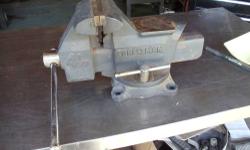 MADE IN THE U.S.A... NOT TAIWAN!..HERES A CRAFTSMAN 4.5" SWIVEL VISE..ITS IN GREAT CONDITION WITH ANVIL..PLEASE CALL 607-729-0347 BETWEEN 8 & 8.