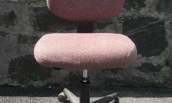 Here's a basic office/desk chair. Comfortable, swivels and rolls smoothly. Overall in good condition.
To see my other listings, go to http://www.ebayclassifieds.com/user/MM914
Curbside delivery available within NYC metro area for a small fee.
Cash/PayPal