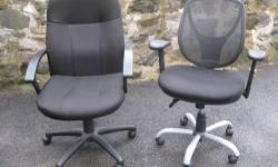 Need a desk chair for your home or office? Last 4 available. Some wear, but they adjust, swivel, and roll well.
SOLD - Mesh back (picture 4).
Cloth, 2 available for $20 each. Both have indentations on the arms from sliding in/out of a desk (picture 5).