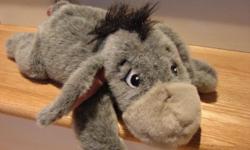 You are looking at a gray Winnie the Pooh stuffed animal called EEYORE. It is has been gently used and is in very good condition with no obvious signs of wear. There are no rips, tears, spots, or blemishes. Seams are tight and intact.
?Eeyore measures