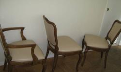 2 BEAUTIFUL FRENCH PROVINCIAL SOLID WOOD ETHAN ALLEN
DINING CHAIRS ARMLESS. Seat and back cushion in cream color vinyl.