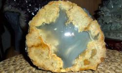 Exceptional and Beautiful Thunderegg Geode - Large Impressive Succor Creek Thunderegg. This is a Large Thunderegg half that came from a Ranch in Eastern Oregon, near Madras. This ranch has been closed to digging for a number of years so these are getting