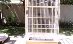 Extra large animal enviorments macaw cage
dome top cage
stainless steel feeder
extra large door with security lock
rolling casters
pull out tray for easy cleaning
can view similar cages on animal enviorments.com