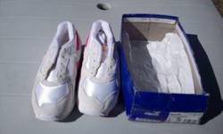 NEW and NEVER Worn
Reebok Running Sneakers
Girl's Size: 3
Color: White and Fuchsia