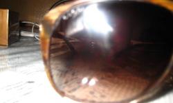 Gucci Aviator Sunglasses
Pre-owned
Perfect Condition
Aviator Sunglasses
Thin Frames
G Pattern
Plastic
Box
Authentic card
This are great and expensive Gucci sunglasses for men, the retail price on for this item is $250, not only for guys to sport this