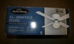 Harbor Breeze 42? ceiling fan,
4 reversible white blades,
3 speed reversible motor,
Flush mount design.
Single light,
New in box.
$25