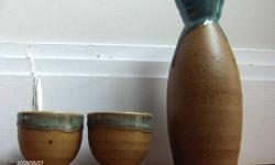 Three Piece Ceramic Sake Set - Bottle 6 1/2 inces tall. 2 Guinomi Cups, 2 inches tall.
New never used!!
Bought from Japan.