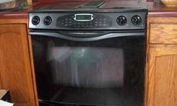 Jenn Air 30" Slide-In Electric Range / Convection
DOWN DRAFT REQUIRES AN OUTSIDE WALL
BLACK Jenn-Air 30" Slide-In Electric Range / Downdraft / Convection oven
double halogen stove top removable
also includes the griddle / grill
I love it but we are