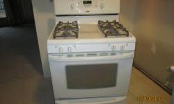 Excellent condition: Kenmore Elite stove.
Convection oven....Warming drawer.....warming zone. Ceramic top.
White
Measures: 36 1/2 H (48 H including back panel)
30 W
25 1/2 D