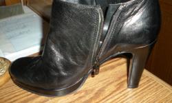 Ladies NICKEL Nylon Boots (ankle high)
size: 9 1/2 medium
$15
medium width