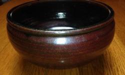 Selling a handmade brown to black pottery bowl with Tenmoku glaze, purchased in Vermont around 1980-81. It's a beautiful piece, with no chips, marks or cracks. The top is about 9 1/2 inches in diameter. Makes a beautiful salad bowl, and is perfect for a