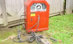 Lincoln Arc Welder
PRICE: $200.00
Model : AC 225-s
225 amp Lincwelder
The Item up for Sale is a Used Lincoln Arc Welder that was last used about 12 years ago and been in storage since. I no longer need this item and don't have the power outlet to use it.