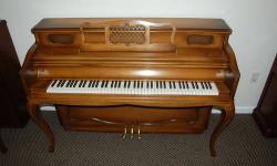 This very stylish console piano is made by Mason & Hamlin. It?s a light walnut color with a matching bench and a detailed case. The tone is bright and round. It has a nice even touch. Tuned and fully regulated by our expert technicians.
I?m an experienced
