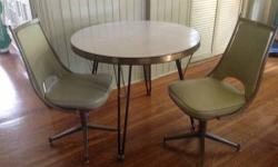 Classic Space Age design. Screams mid-century modern. Excellent condition with only minor wear, consistent with age. It would fit perfectly in your NYC apartment. Includes table and 2 chairs.
Table dimensions:
35" diameter top
29" high
Cash or PayPal